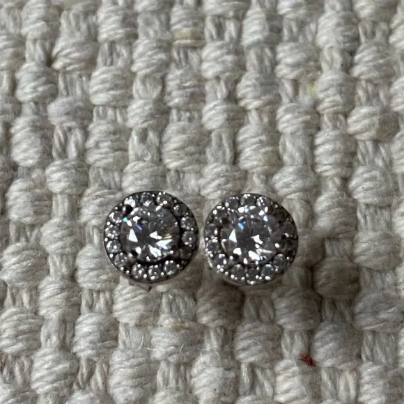 Halo earrings with Swarovski crystal - Picture 2 of 5